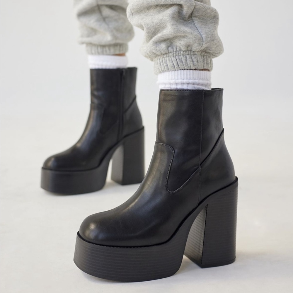 Brand New Urban Outfitters platform boot